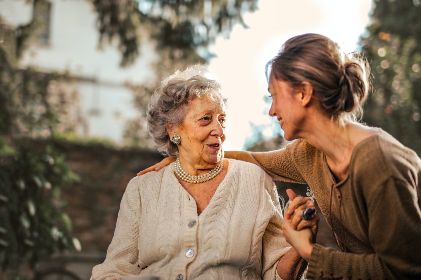 5 Little Ways You Can Help Out Your Aging Parents Today