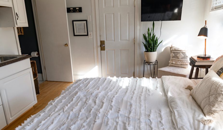 How To Declutter Your Bedroom & Keep It Minimal